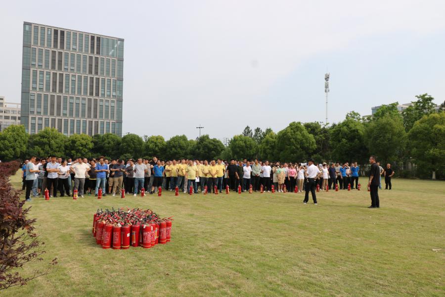 2025年巨星海寧工廠消防演習(xí) (12).jpg