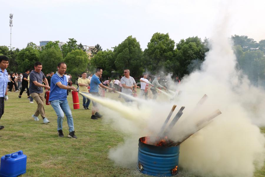 2025年巨星海寧工廠消防演習(xí) (19).jpg